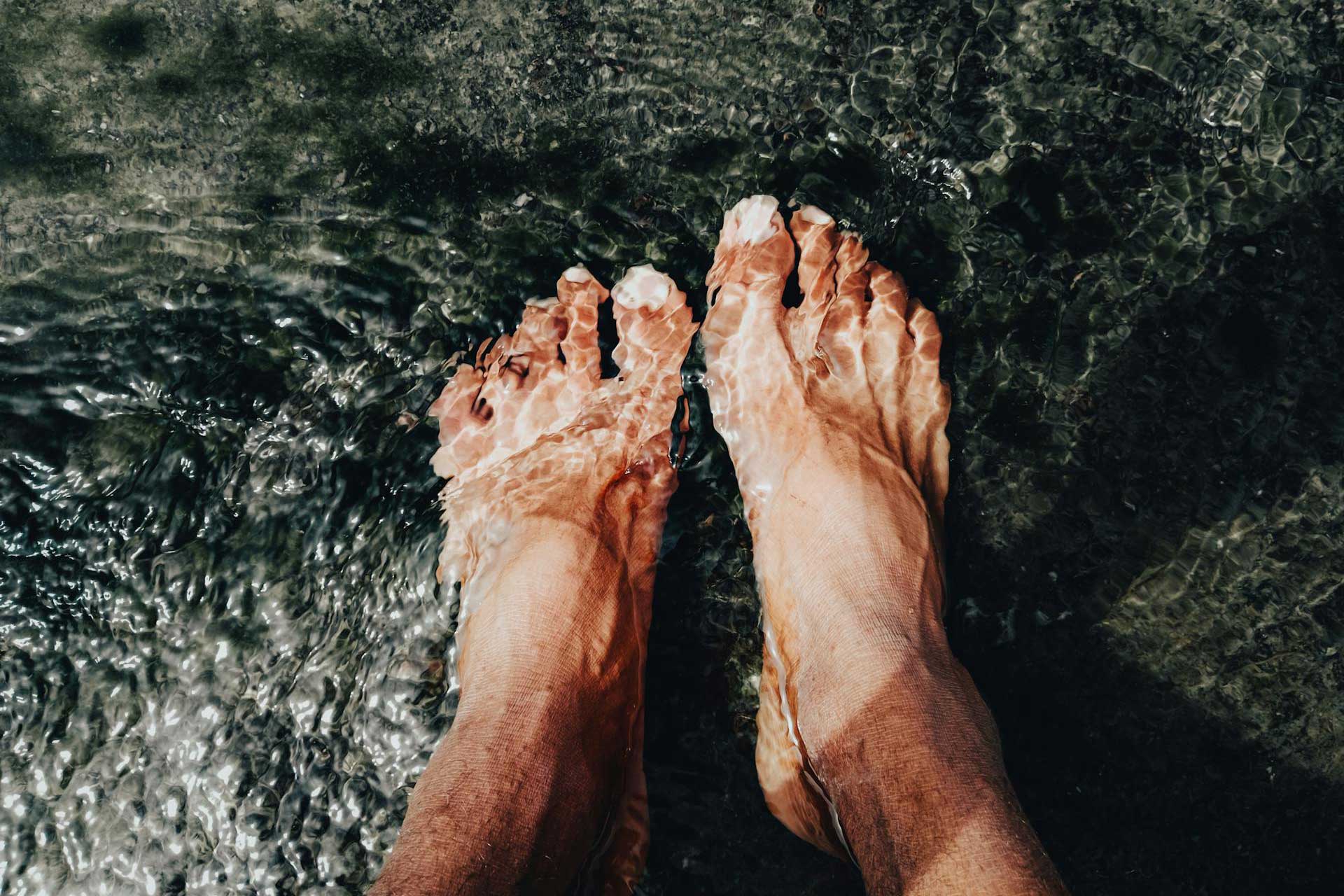 Wechselwarme Fußbäder: Wohltuende Erholung & bessere Durchblutung